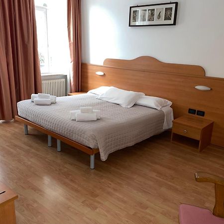 Hotel Vittoria 론체뇨 외부 사진