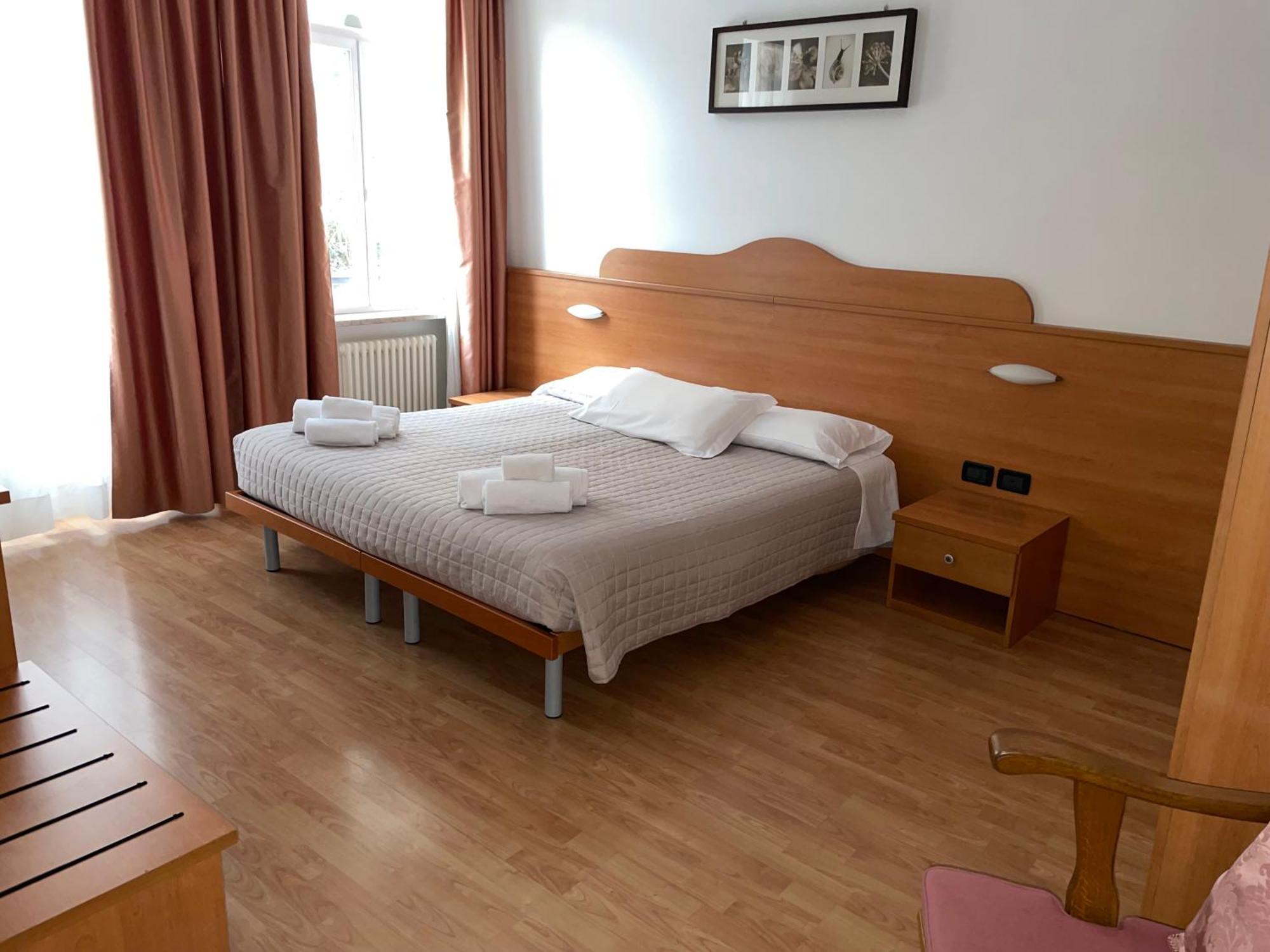 Hotel Vittoria 론체뇨 외부 사진